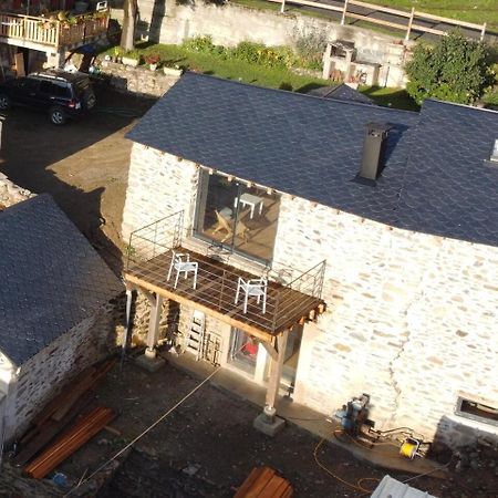 La Petite Bergerie En Pierre Surplombant Le Lac Real Exterior photo