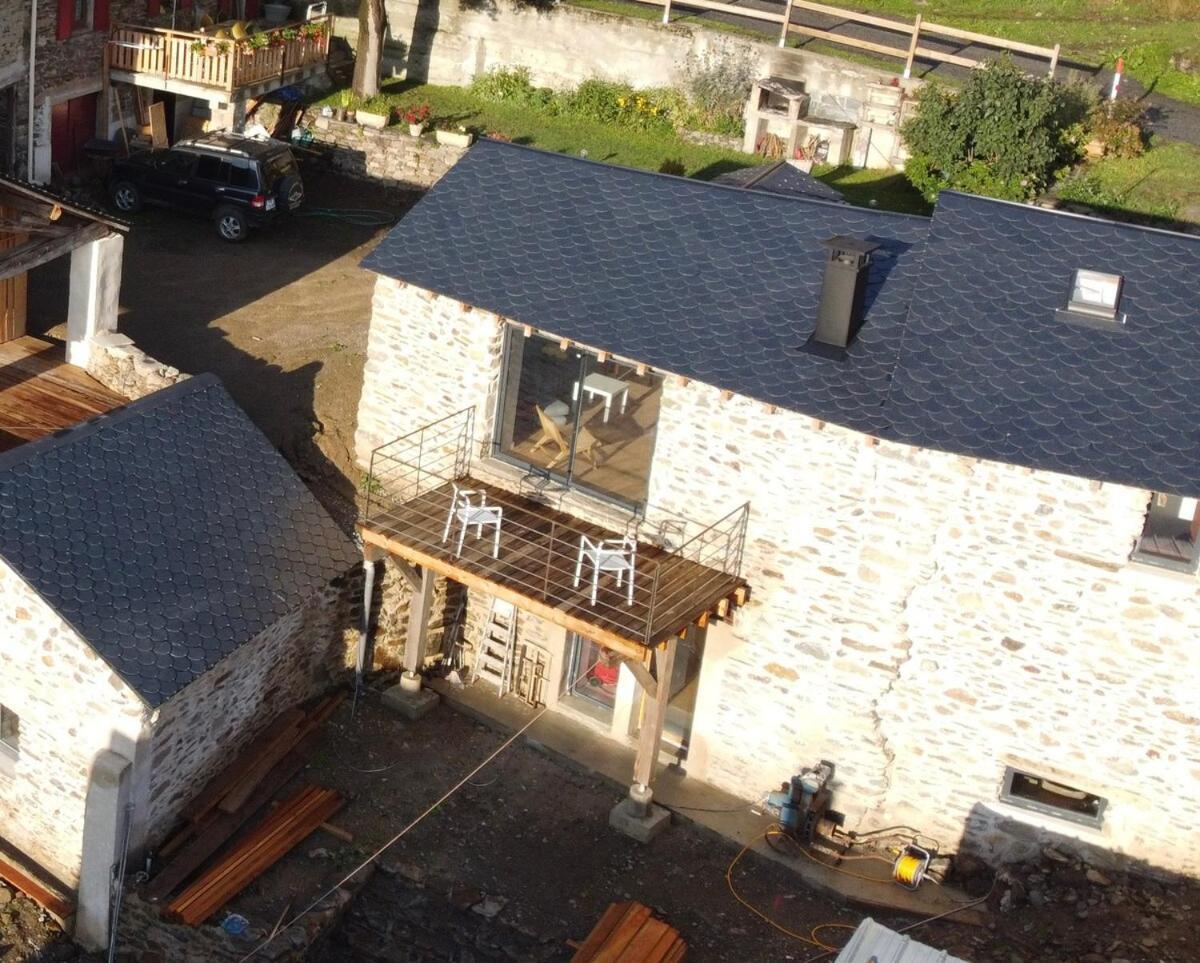 La Petite Bergerie En Pierre Surplombant Le Lac Real Exterior photo